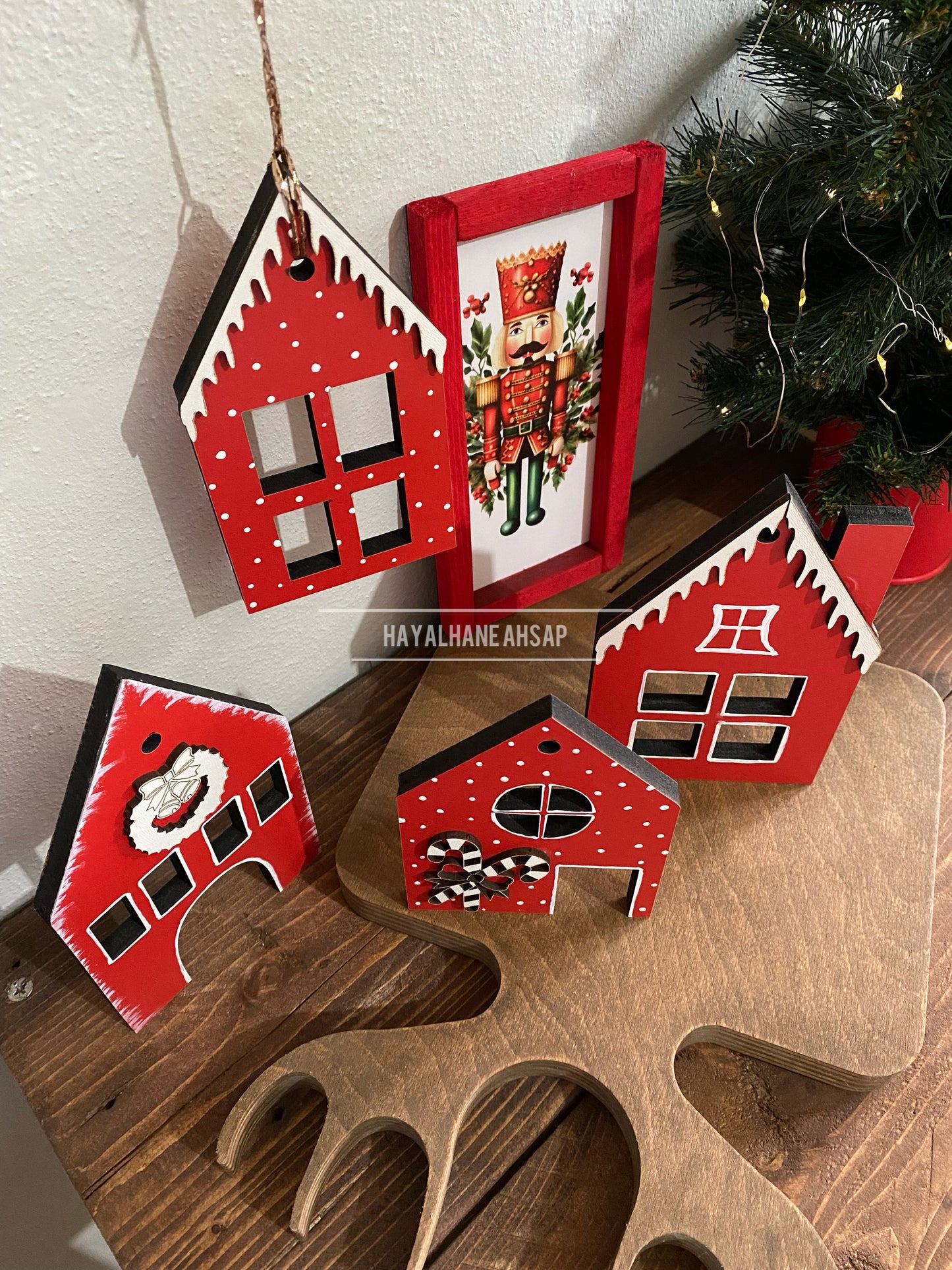 Dekoratif Kırmızı Ev Obje Seti