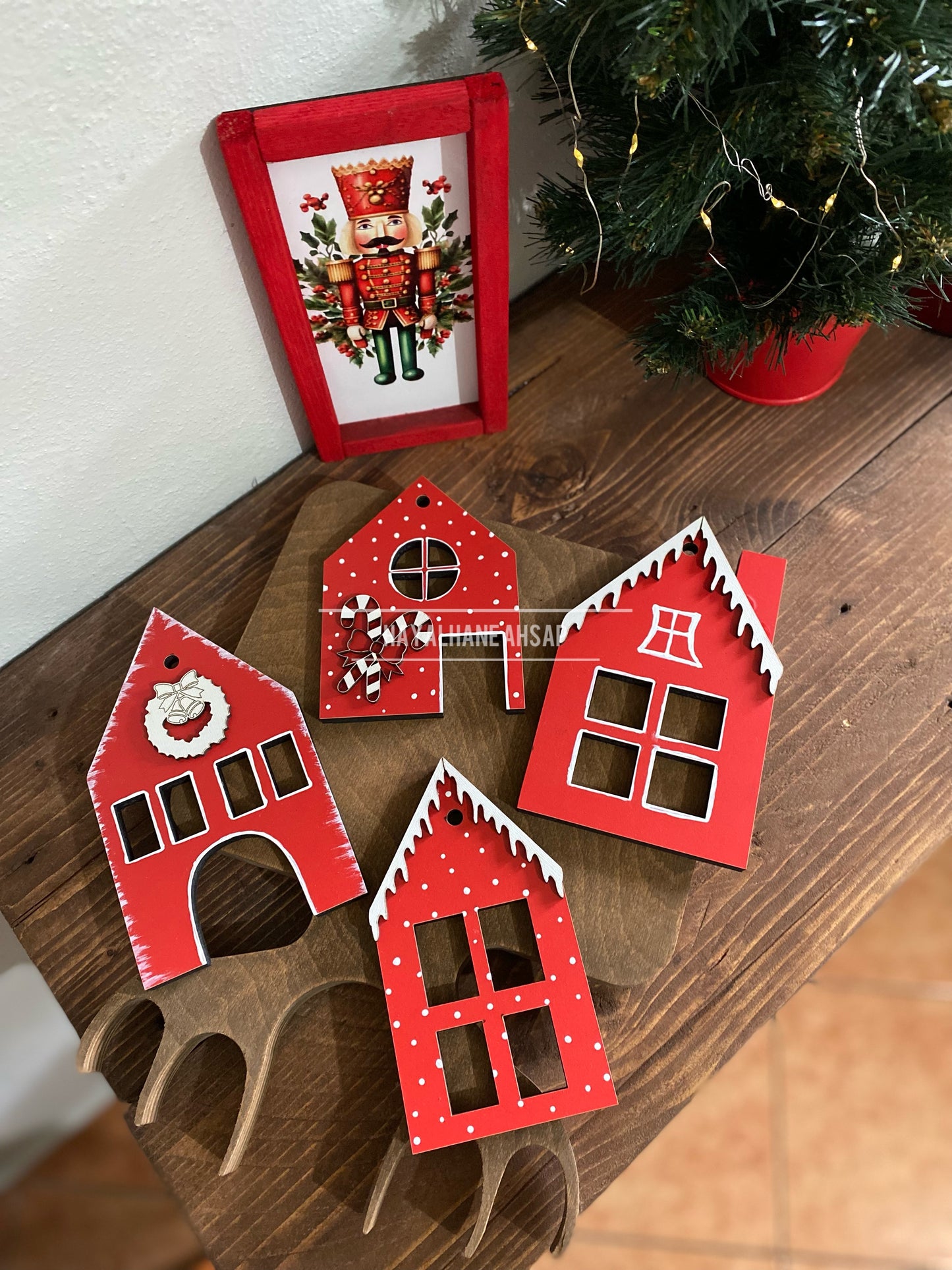 Dekoratif Kırmızı Ev Obje Seti