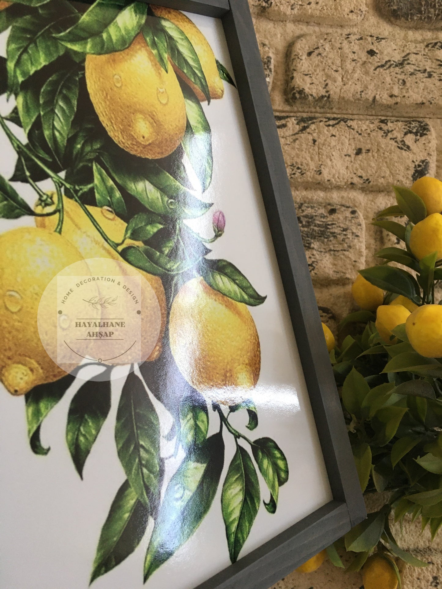 Деревянный кухонный стол в стиле лимона и лаванды